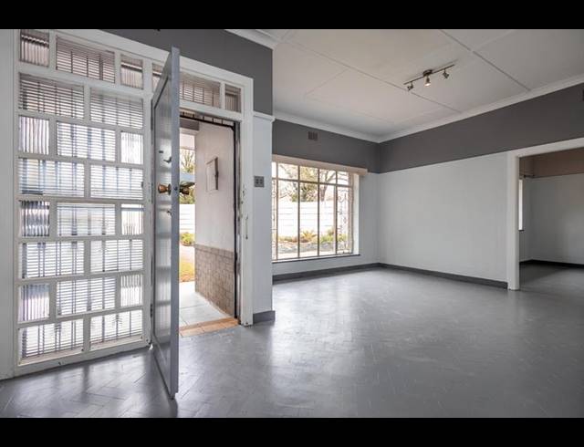 4 BEDROOM HOUSE FOR SALE IN CINDERELLA